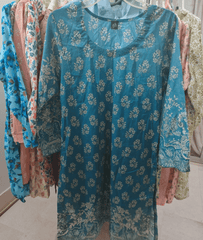 Kishwer Zainab – Elegant Teal Printed Kurti